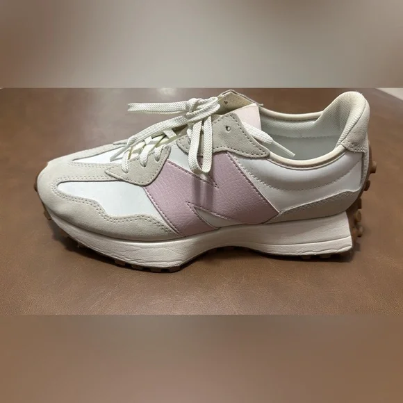 New Balance Women's Sneakers in Pink and Cream Worn maybe 3 times. Like New! - Picture 2 of 8